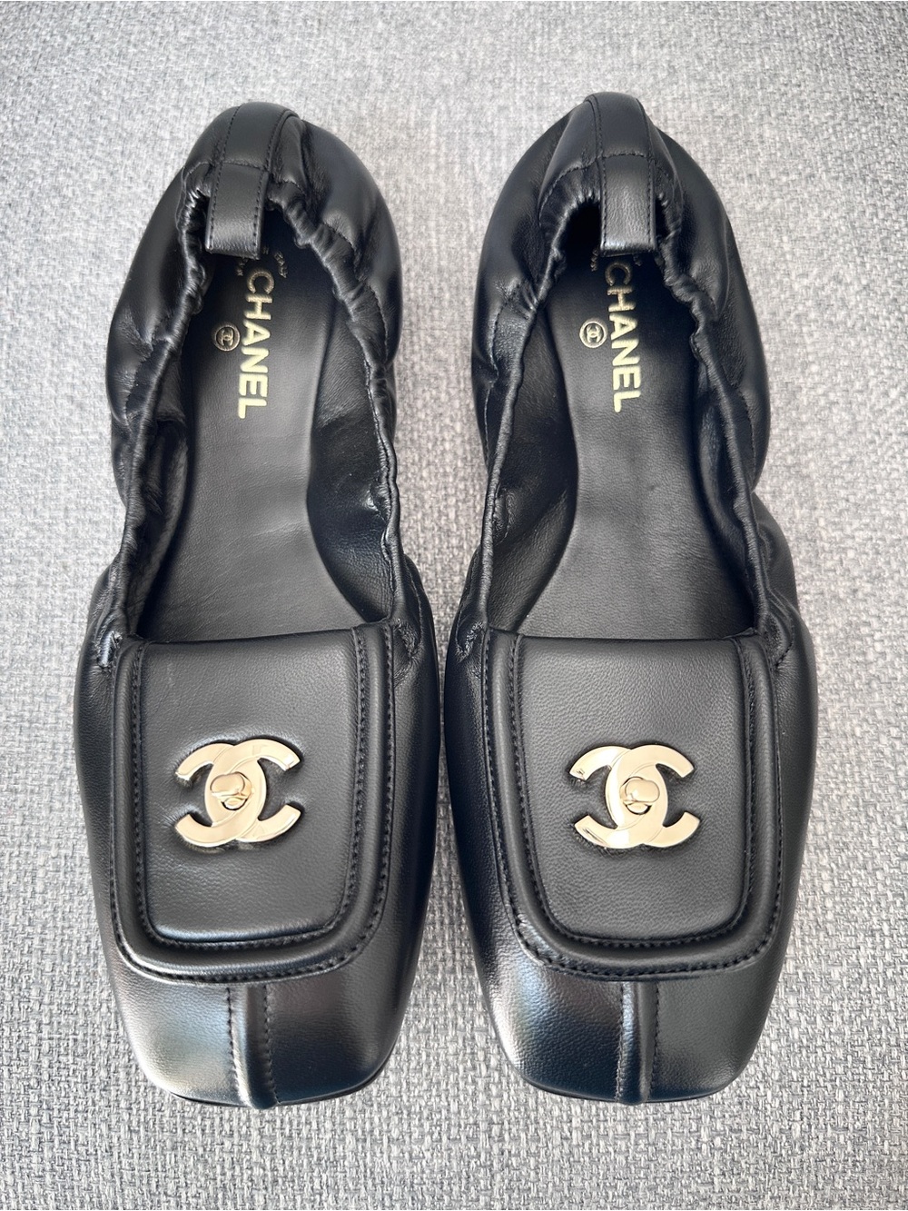 CHANEL BLAZY BLACK SQUARE TOE LEATHER CRUNCHY FLATS GOLD TURN LOCK CC LOGO 37C